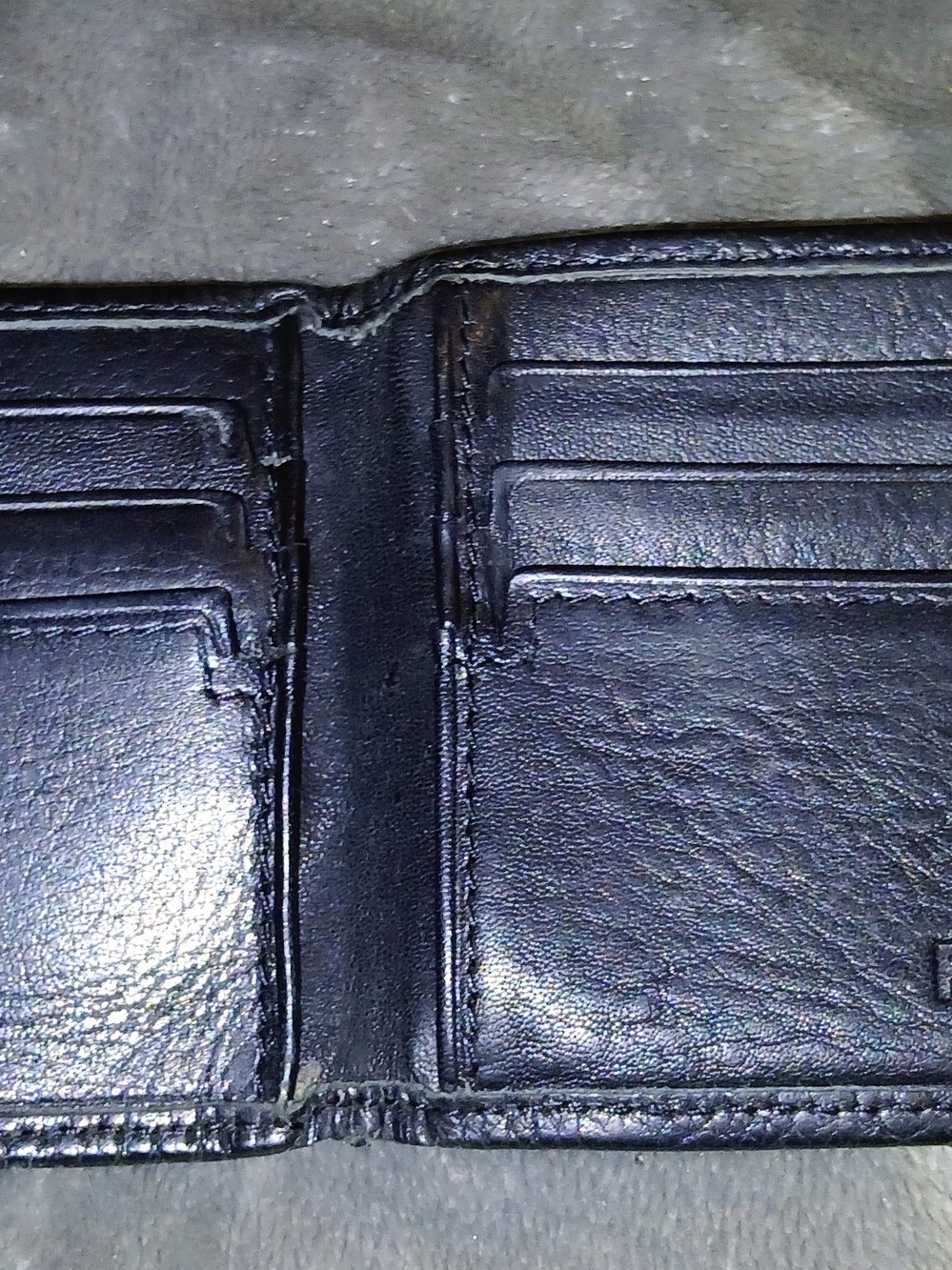 2 Mens Leather Wallets Trifold and Bifold Black. Like New - Picture 9 of 14